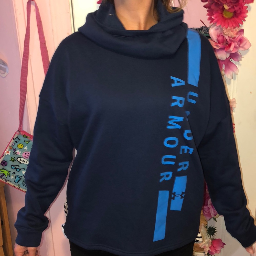 Under armor hoddie.